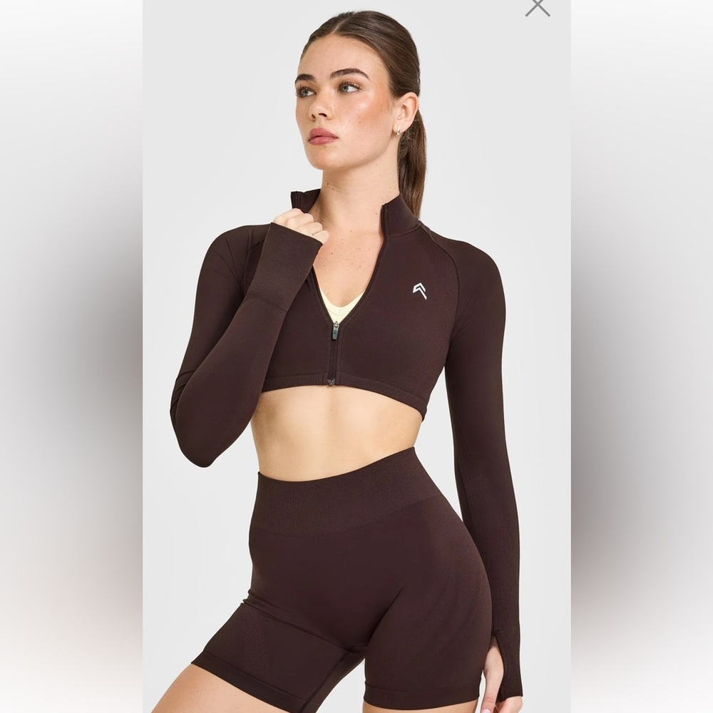 ENHANCELIFT™ SEAMLESS CROP JACKET WITH WHITE LOGO